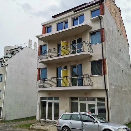 за гости кирови אקהטופול